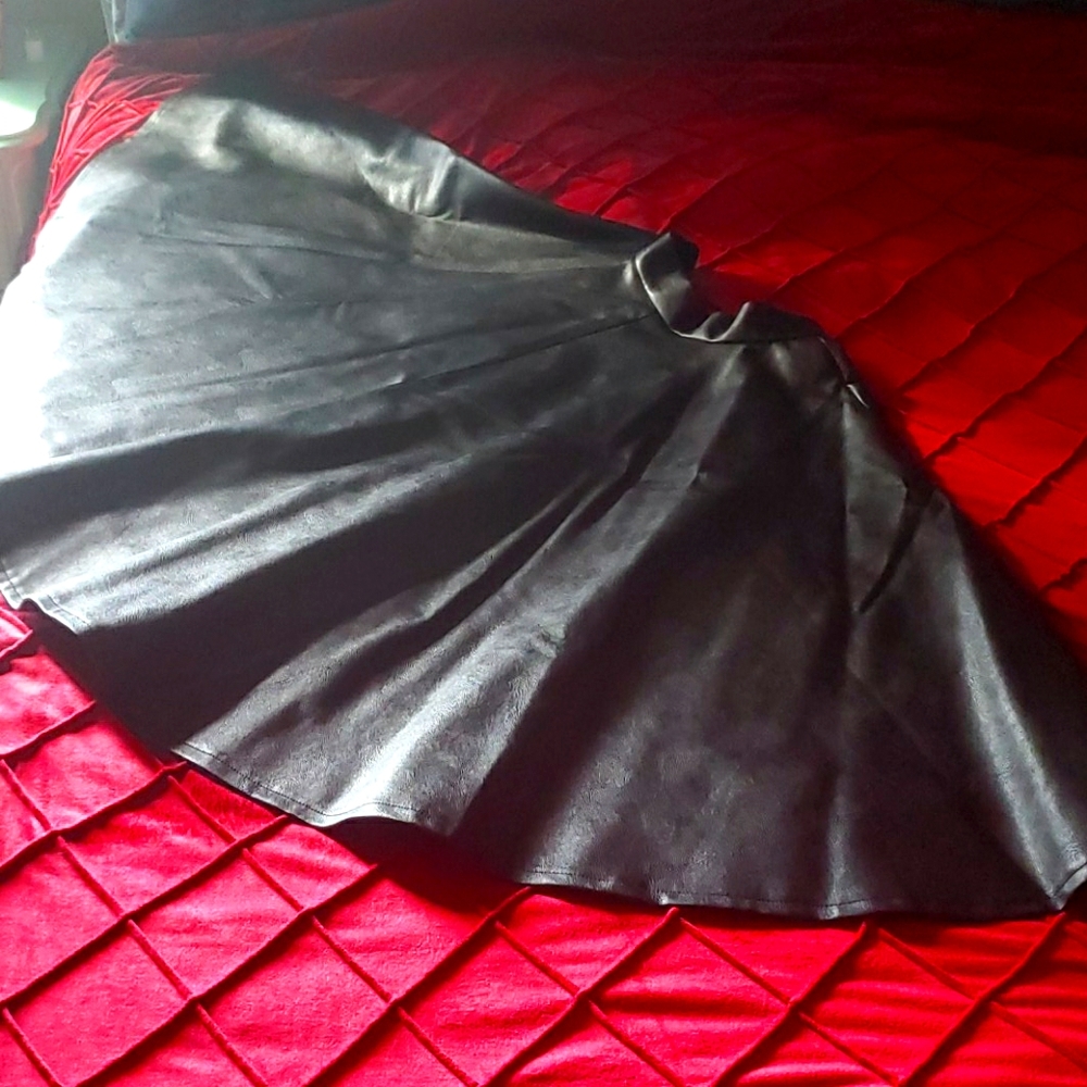 Vixen by Micheline Pitt Vegan leather swing skirt